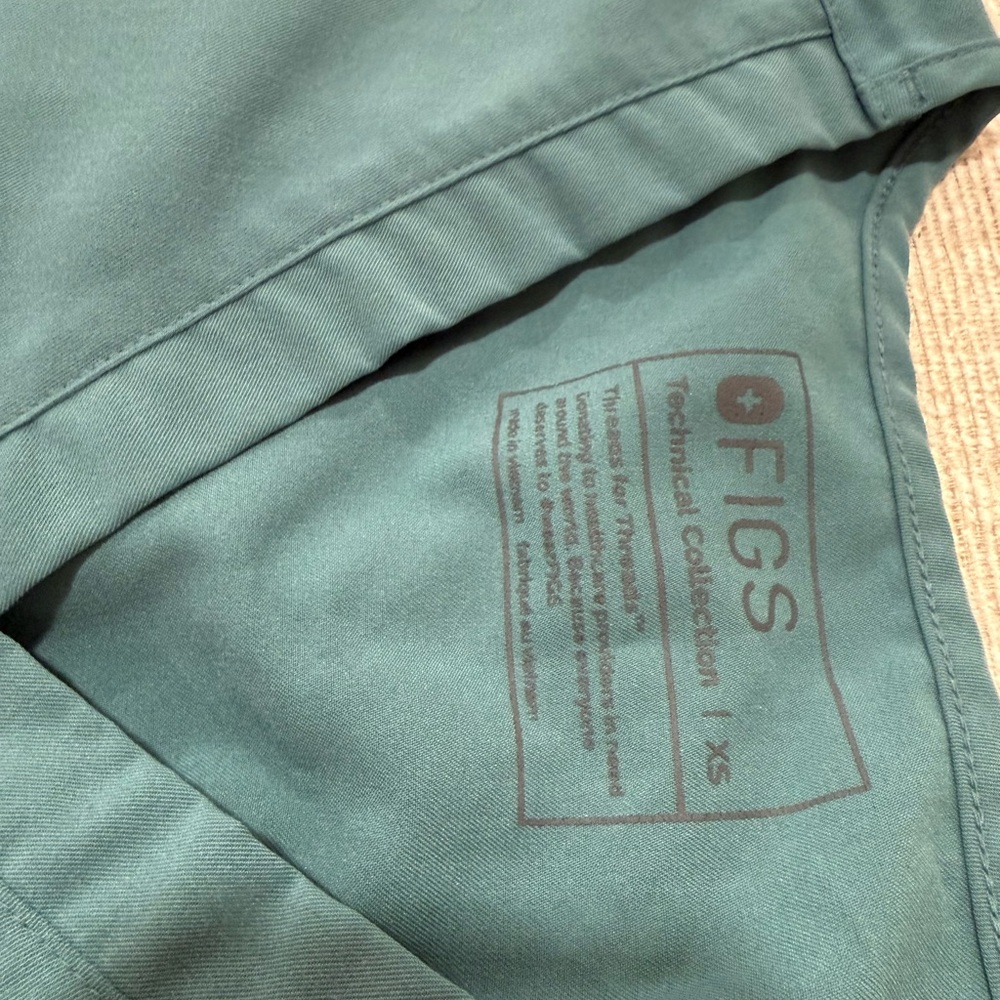 XS Figs Teal Jogger scrub set - Picture 4 of 8